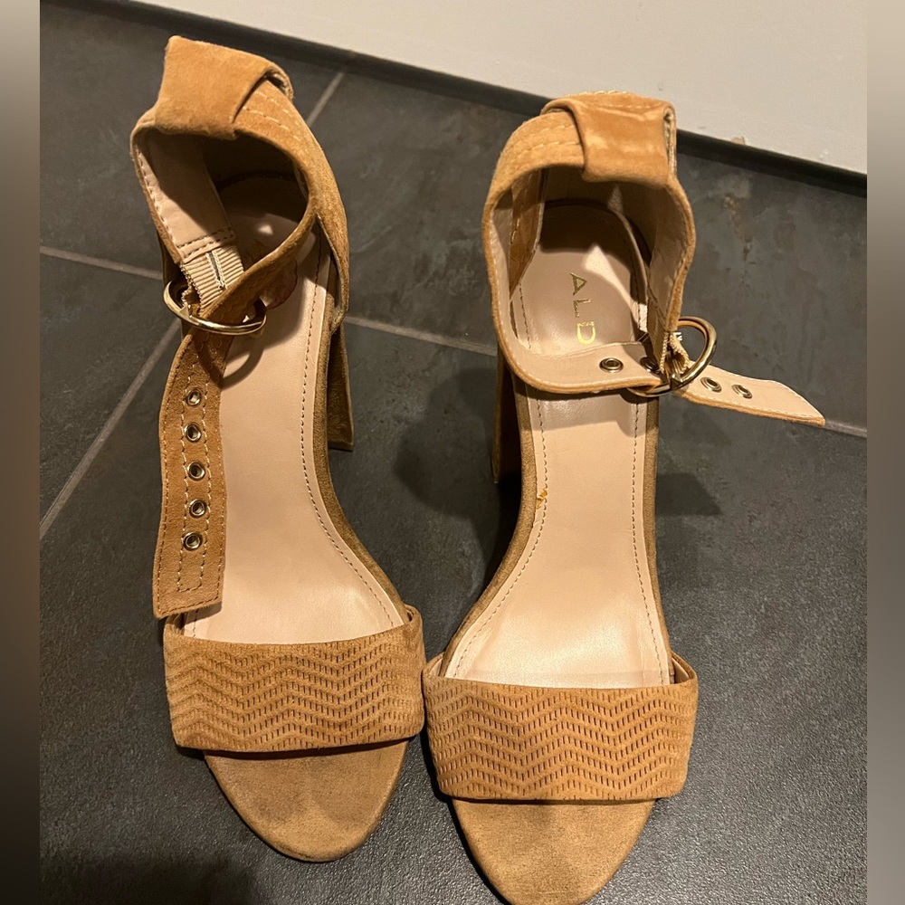Aldo Brown Suede Heels Sandal Thick Heel size 8.5